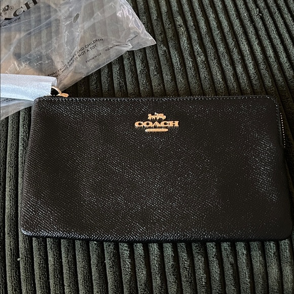 Coach Large Corner Black Leather Zip Wristlet with Gold Lettering & Zipper - Picture 2 of 12